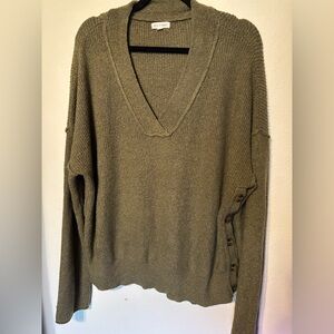 Blu Pepper Olive Green V-Neck Knit Sweater Side Button Detail Size L